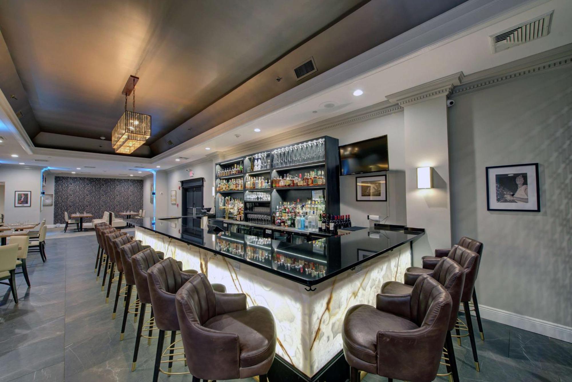 The Roslyn, Tapestry Collection By Hilton Hotel Ngoại thất bức ảnh
